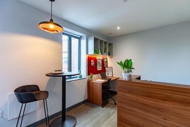 1 bed studio, 40-41 High Street, Englefield Green, Egham, TW209DP - Image 3